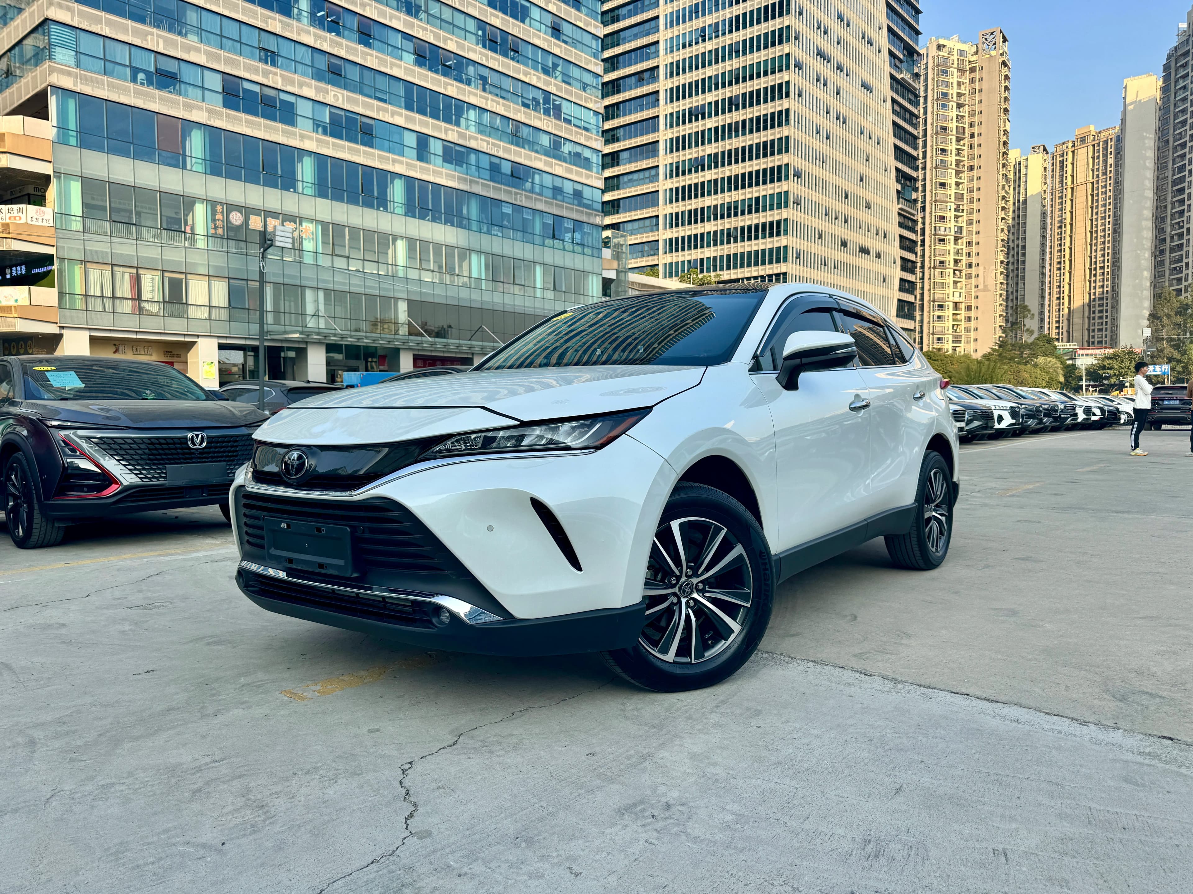 Toyota HARRIER 2022 2.0L CVT 2WD Entry · 008282
